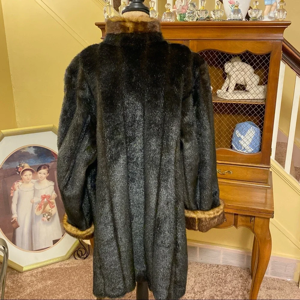 Pamela McCoy Faux Fur Coat.  EUC. - Picture 3 of 16